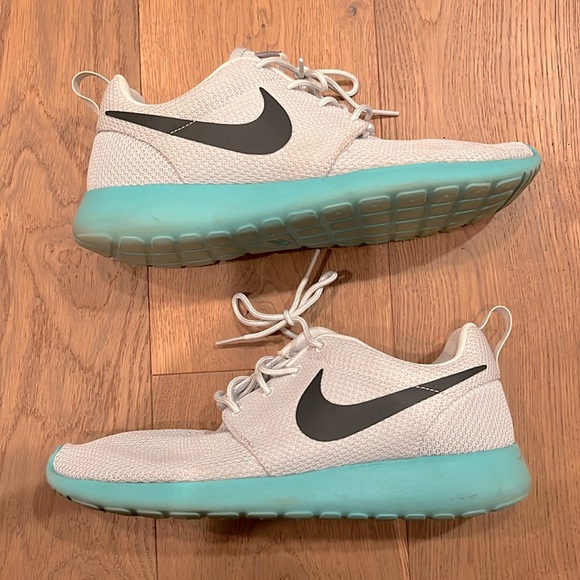 Nike Roshe Calypso - Picture 1 of 4